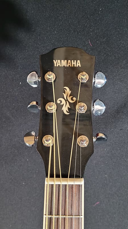 Yamaha APX600 Thinline Acoustic-Electric Guitar, Natural