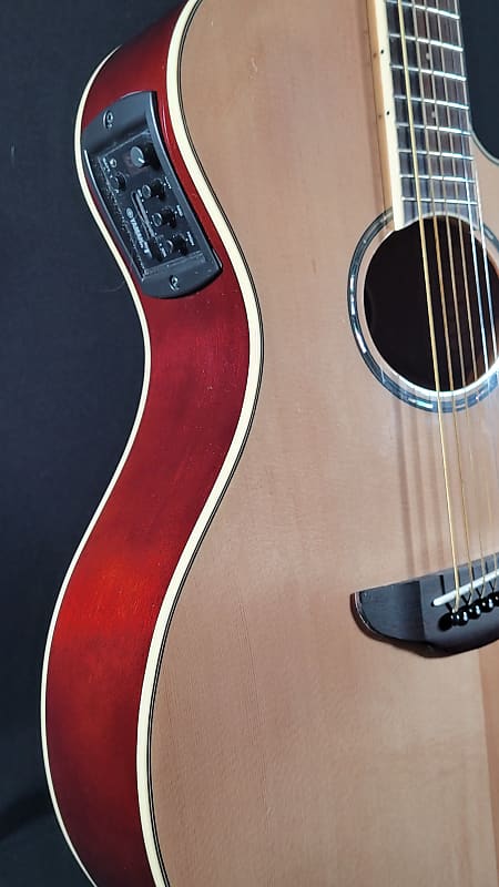 Yamaha APX600 Thinline Acoustic-Electric Guitar, Natural