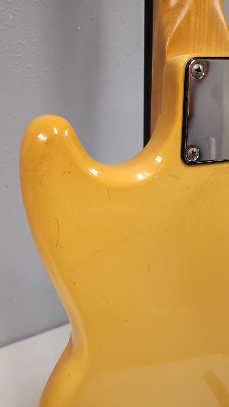 Fender Musicmaster 1975 Olympic White