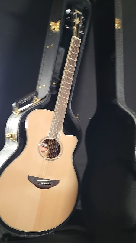 Yamaha APX600 Thinline Acoustic-Electric Guitar, Natural
