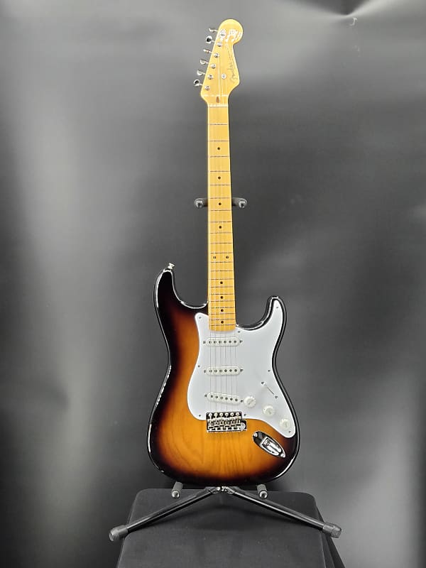 Fender 70th Anniversary American Vintage II 1954 Stratocaster®, Maple Fingerboard, 2-Color Sunburst