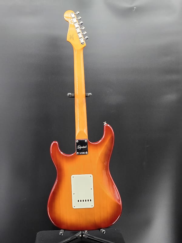 Squier Limited Edition Classic Vibe™ '60s Stratocaster® HSS, Laurel Fingerboard, Tortoiseshell Pickguard, Sienna Sunburst
