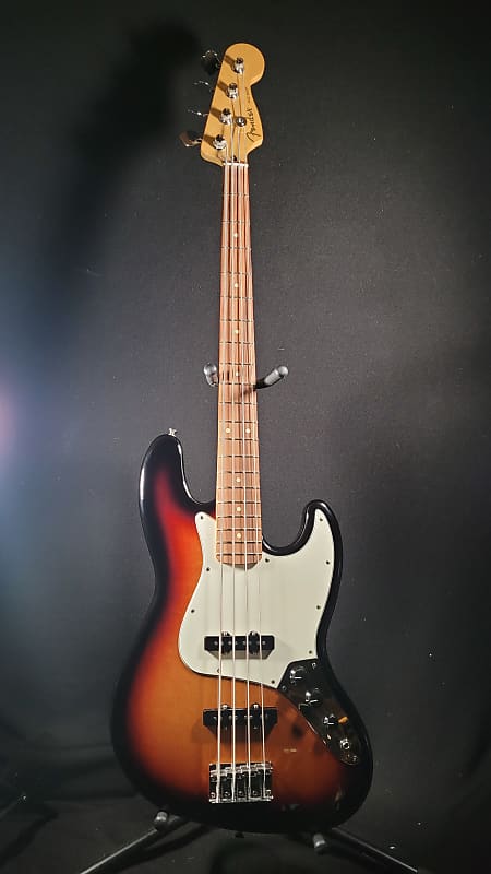 2021 Fender Player Jazz 3 Color Sunburst w Pau Ferro Fingerboard with gig bag