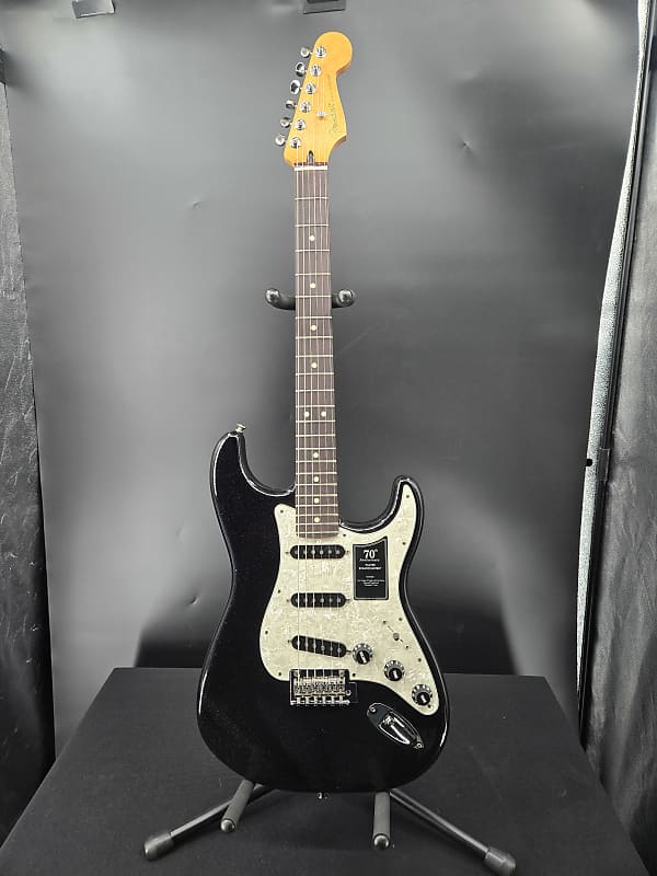 Fender 70th Anniversary Player Stratocaster®, Rosewood Fingerboard, Nebula Noir