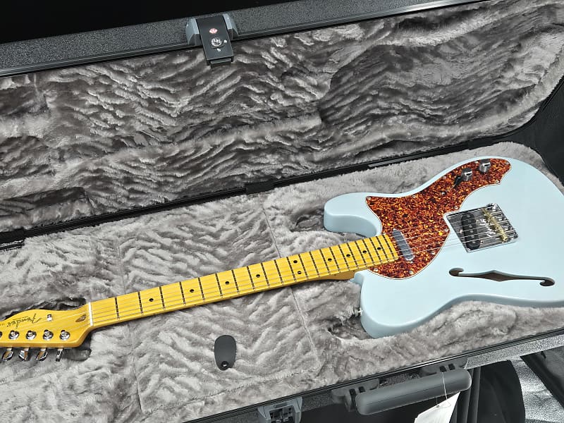 Fender American Professional II Telecaster® Thinline, Maple Fingerboard, Transparent Daphne Blue