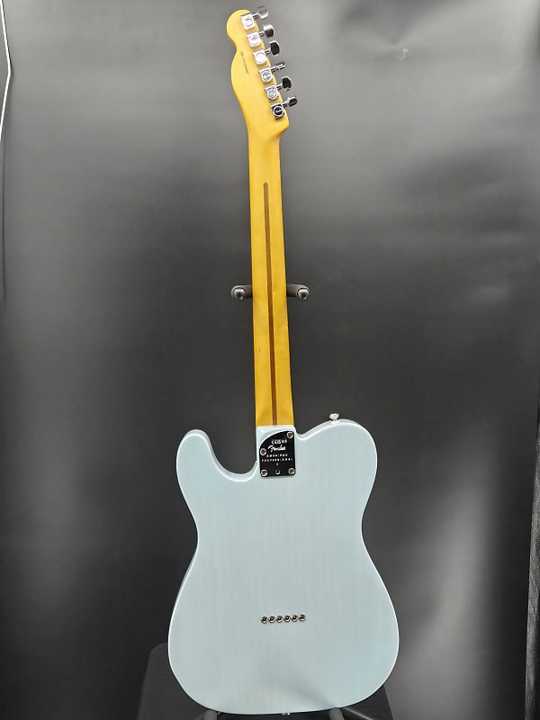Fender American Professional II Telecaster® Thinline, Maple Fingerboard, Transparent Daphne Blue