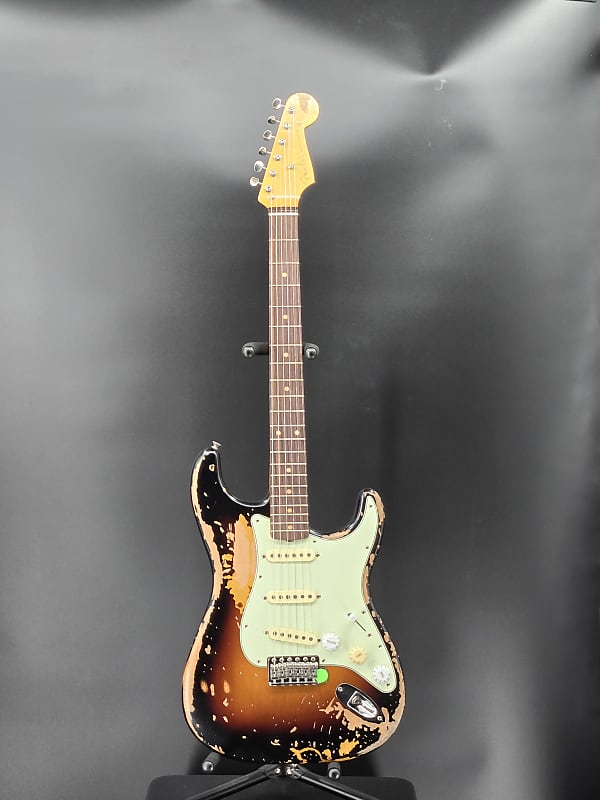 Fender Mike McCready Stratocaster®, Rosewood Fingerboard, 3-Color Sunburst