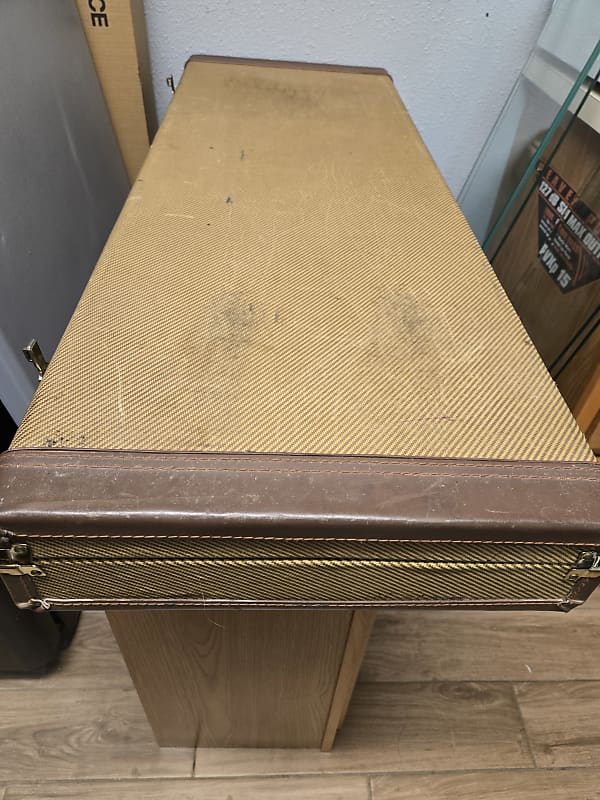 Fender Telecaster 2000 Burgundy Wine MIM with hard shell case