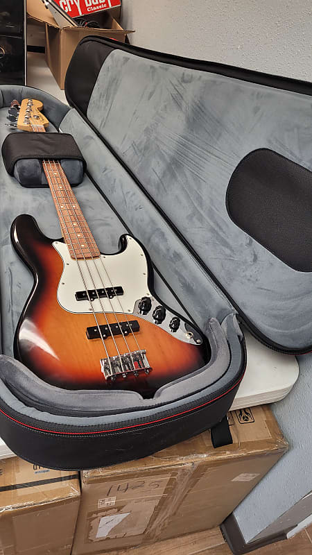 2021 Fender Player Jazz 3 Color Sunburst w Pau Ferro Fingerboard with gig bag