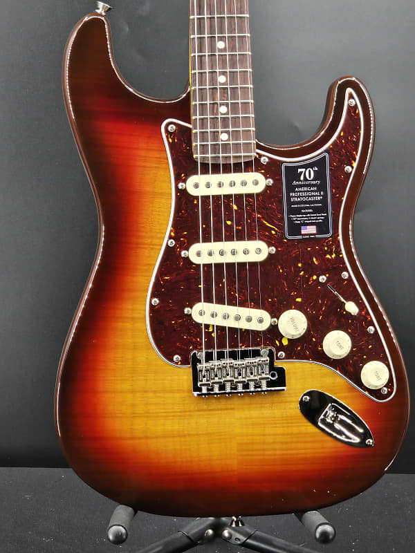 Fender 70th Anniversary American Professional II Stratocaster®, Rosewood Fingerboard, Comet Burst