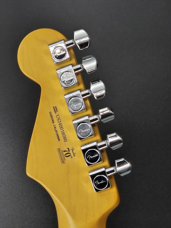 Fender American Professional II Stratocaster® Thinline, Rosewood Fingerboard, White Blonde