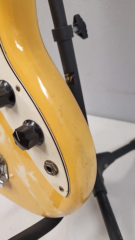 Fender Musicmaster 1975 Olympic White