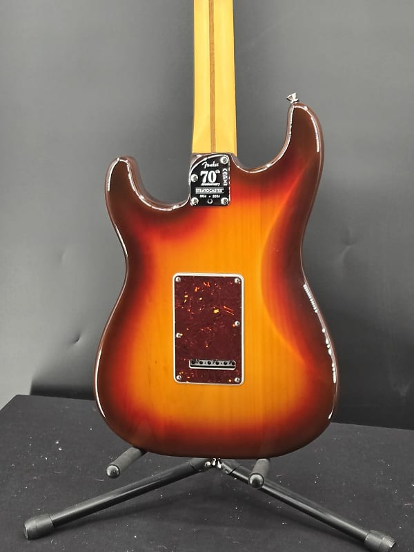 Fender 70th Anniversary American Professional II Stratocaster®, Rosewood Fingerboard, Comet Burst