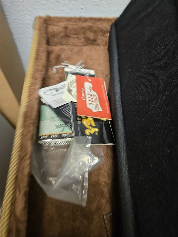 Fender Telecaster 2000 Burgundy Wine MIM with hard shell case