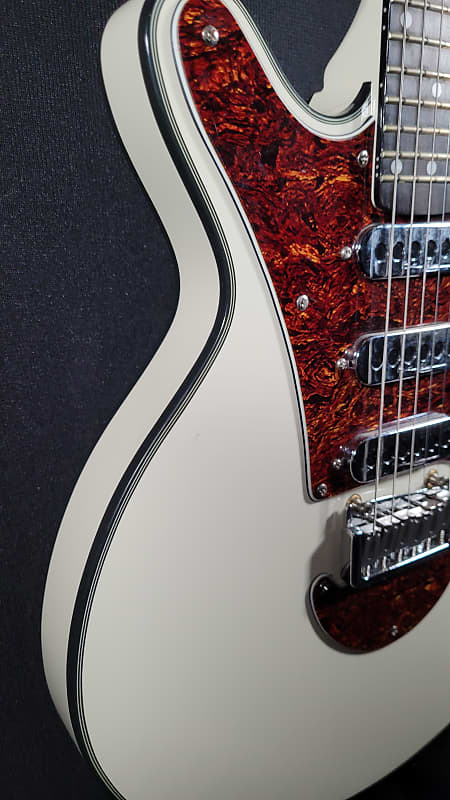 BMG Brian May Limited Edition Red Special in White 2000s w/case