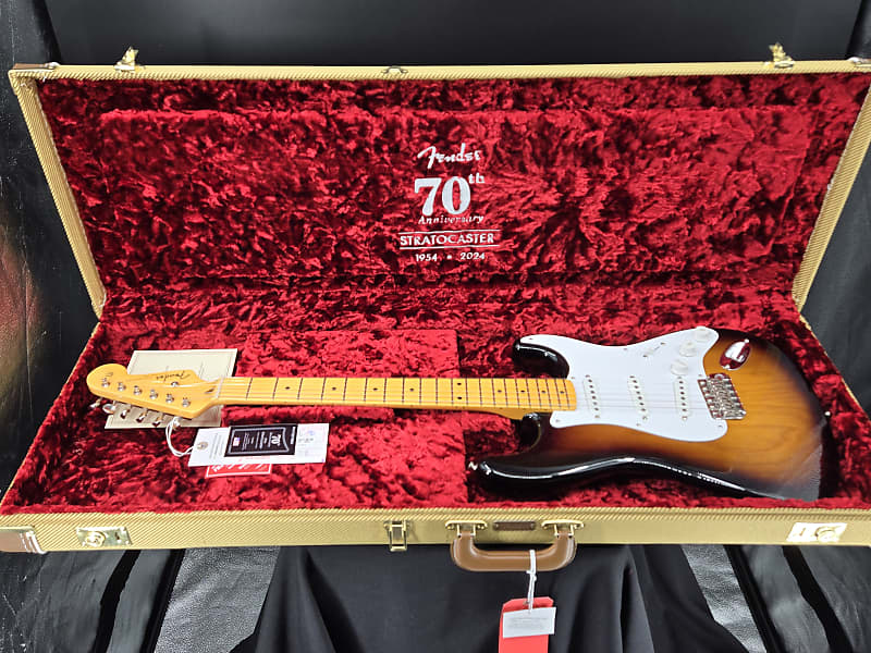 Fender 70th Anniversary American Vintage II 1954 Stratocaster®, Maple Fingerboard, 2-Color Sunburst