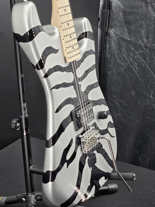 Charvel Super-Stock SD1 H 2PT M, Maple Fingerboard, Silver Bengal