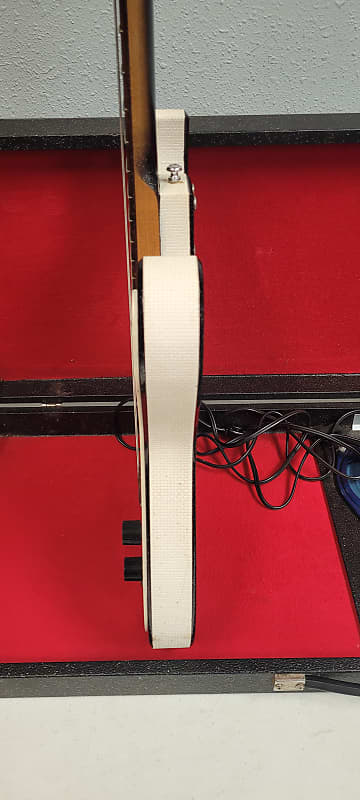 Silvertone Model 1448 Electric Guitar - Black Sparkle with Tube Amp Case with Built-in Speaker