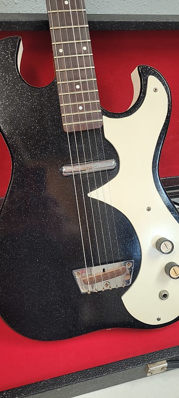 Silvertone Model 1448 Electric Guitar - Black Sparkle with Tube Amp Case with Built-in Speaker