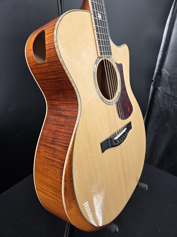 Eastman AC622CE Acoustic Electric Guitar With Maple Leaf Inlay