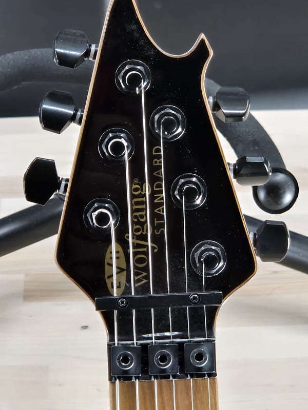 EVH Wolfgang® WG Standard SHOWROOM DEMO  Baked Maple Fingerboard, Gold Sparkle