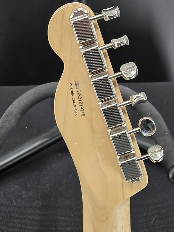 Fender American Performer Telecaster with Humbucking, Maple Fingerboard, 3-Color Sunburst