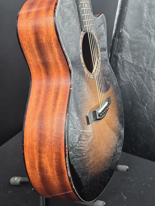 Eastman AC122-2CE-DLX-SB Acoustic Electric Guitar