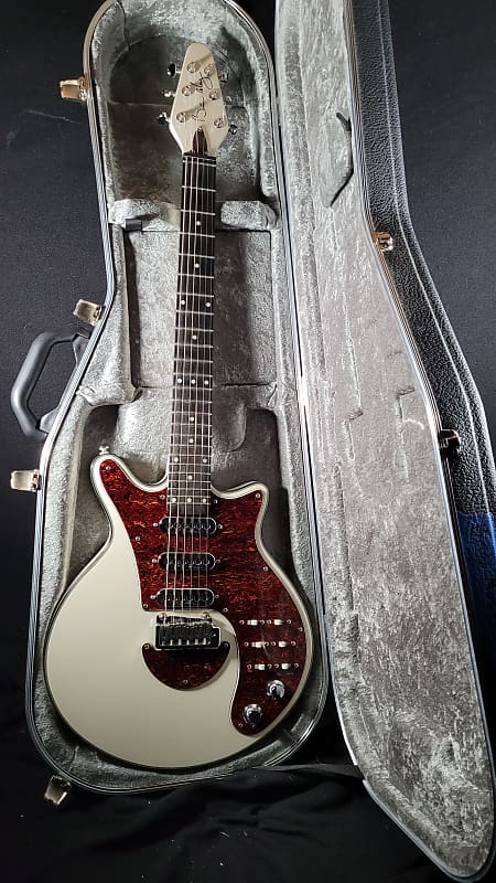 BMG Brian May Limited Edition Red Special in White 2000s w/case