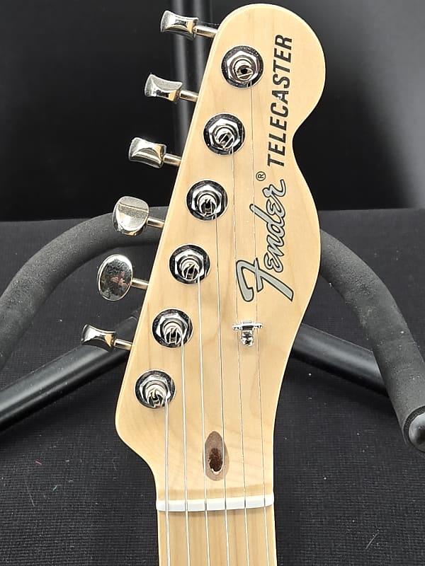 Fender American Performer Telecaster with Humbucking, Maple Fingerboard, 3-Color Sunburst