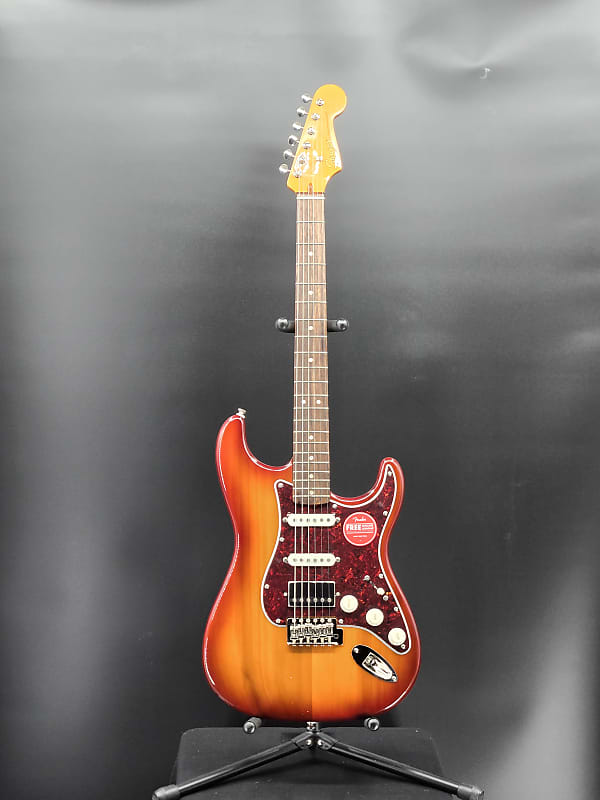 Squier Limited Edition Classic Vibe™ '60s Stratocaster® HSS, Laurel Fingerboard, Tortoiseshell Pickguard, Sienna Sunburst