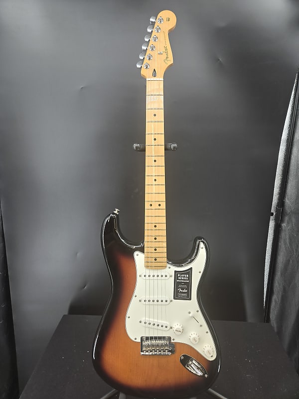 Fender Player Stratocaster, Maple Fingerboard, Anniversary 2-Color Sunburst