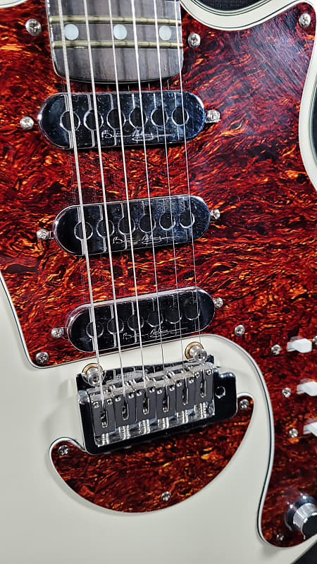 BMG Brian May Limited Edition Red Special in White 2000s w/case