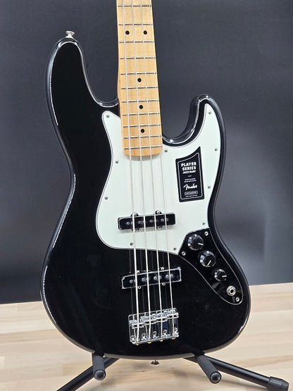 Fender Player Jazz Bass®, Maple Fingerboard, Black