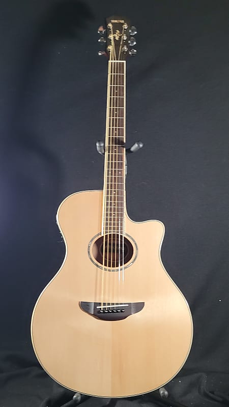 Yamaha APX600 Thinline Acoustic-Electric Guitar, Natural