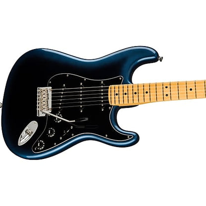 FENDER American Professional II Stratocaster®, Maple Fingerboard, Dark Night